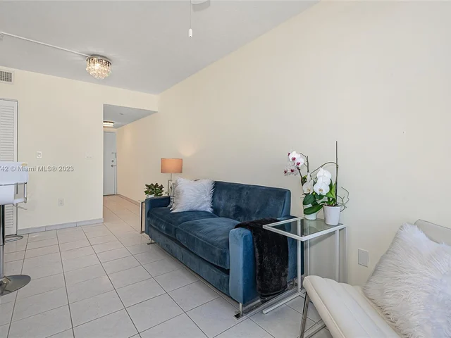 2899 Collins Ave # 1042, Miami Beach FL 33140