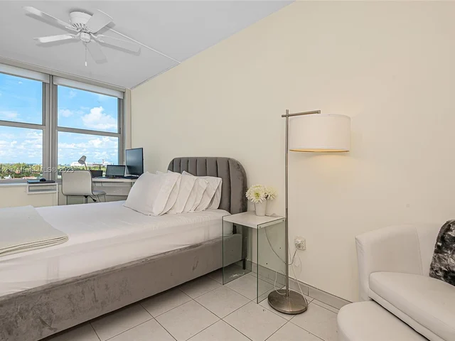 2899 Collins Ave # 1042, Miami Beach FL 33140