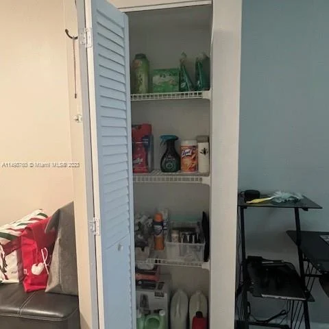 9353 FONTAINEBLEAU BL, Miami FL 33172