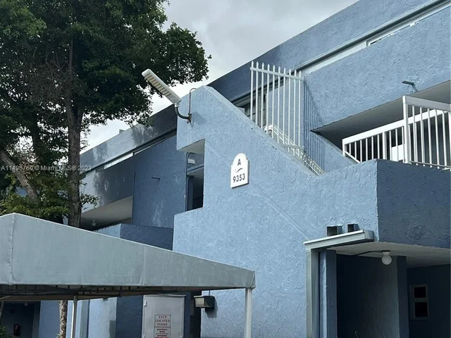 9353 FONTAINEBLEAU BL, Miami FL 33172
