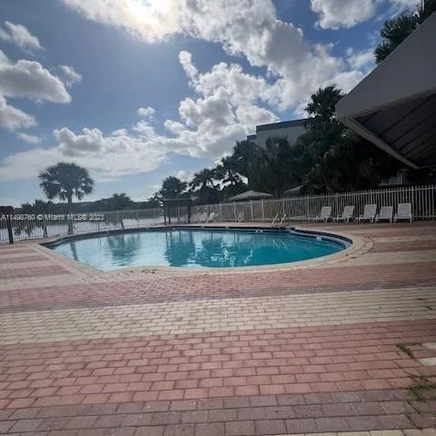 9353 FONTAINEBLEAU BL, Miami FL 33172