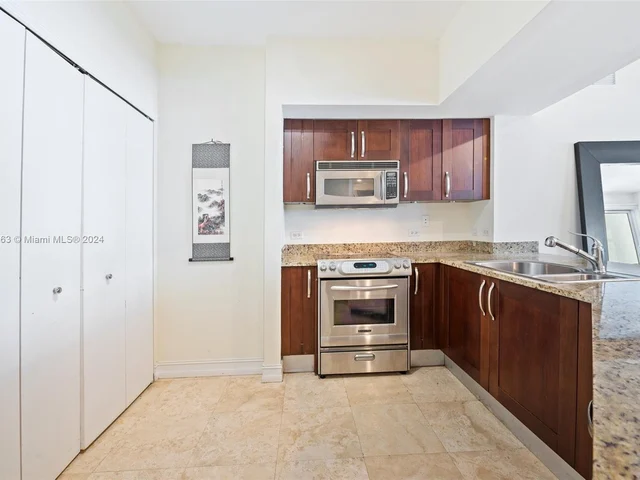 19900 E Country Club Dr # 1018, Aventura FL 33180