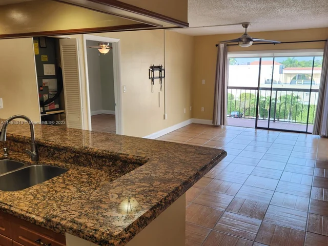 995 SW 84th Ave # 408, Miami FL 33144