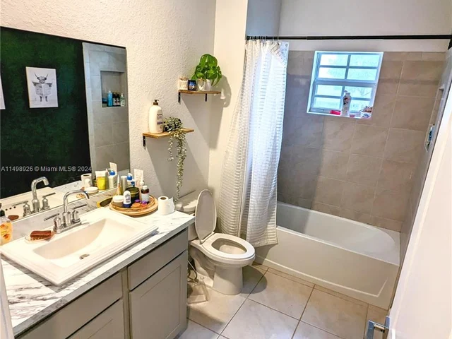 432 NE 4th Ave, Florida City FL 33034