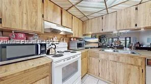 1122 SW 87 aven unit A-5, Miami FL 33174