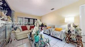 1122 SW 87 aven unit A-5, Miami FL 33174