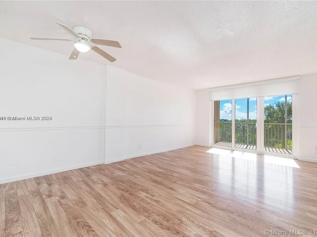 250 Jacaranda Dr # 508, Plantation FL 33324