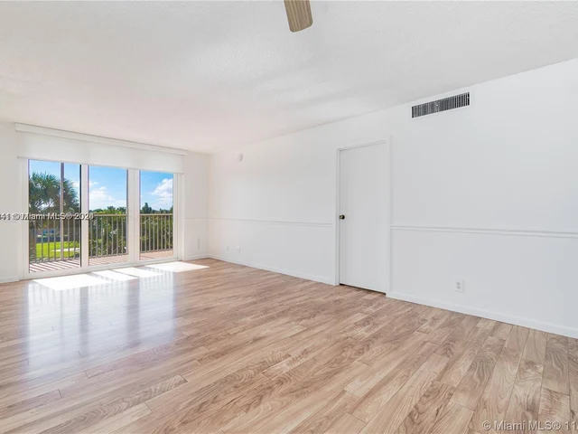 250 Jacaranda Dr # 508, Plantation FL 33324