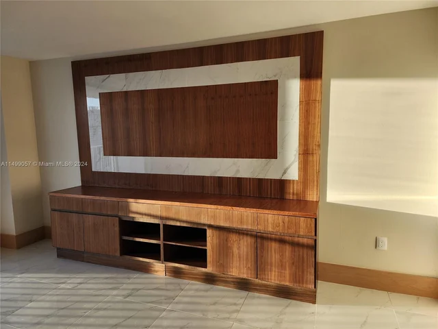 2801 NE 183rd St # 1201W, Aventura FL 33160