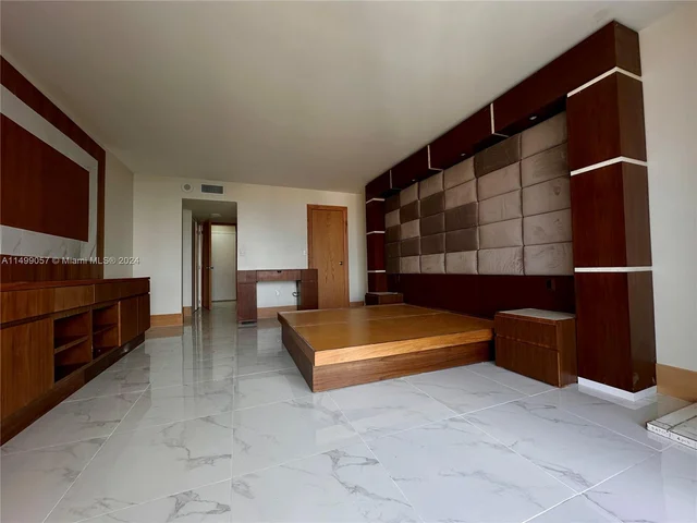 2801 NE 183rd St # 1201W, Aventura FL 33160