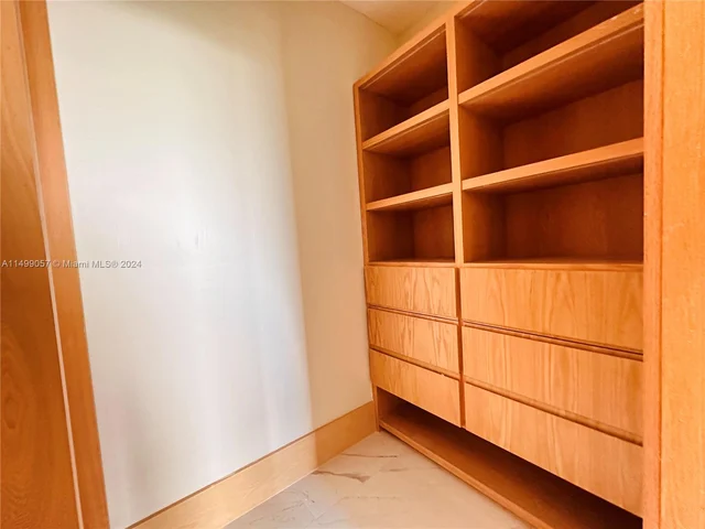 2801 NE 183rd St # 1201W, Aventura FL 33160