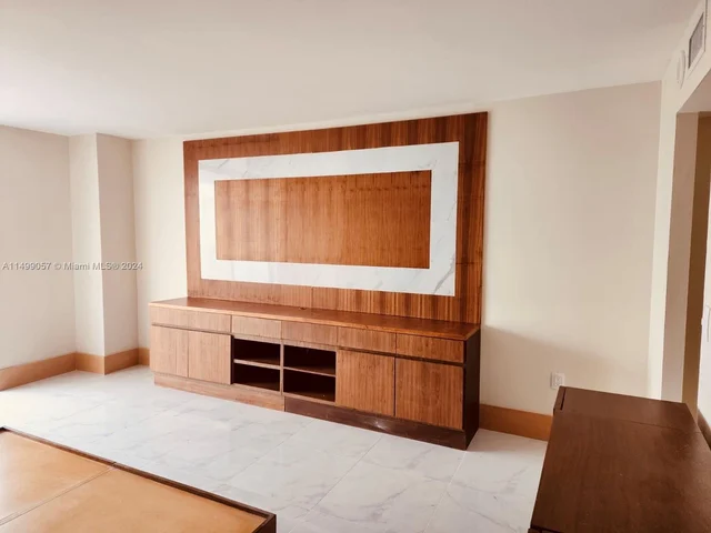 2801 NE 183rd St # 1201W, Aventura FL 33160