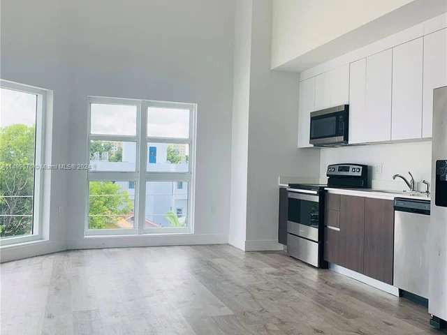 39 NW 7th Ave # 301, Miami FL 33128