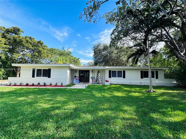9255 SW 72nd Ave, Pinecrest FL 33156