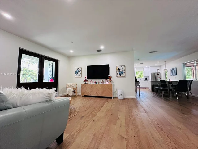 9255 SW 72nd Ave, Pinecrest FL 33156