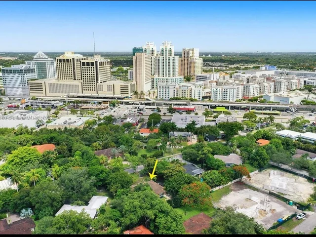 9255 SW 72nd Ave, Pinecrest FL 33156