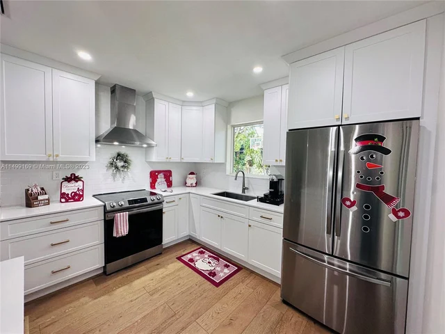 9255 SW 72nd Ave, Pinecrest FL 33156