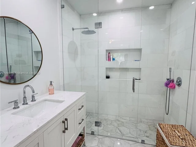 9255 SW 72nd Ave, Pinecrest FL 33156