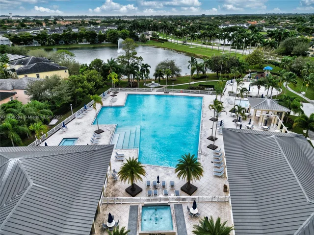 2944 NE 2nd Dr, Homestead FL 33033