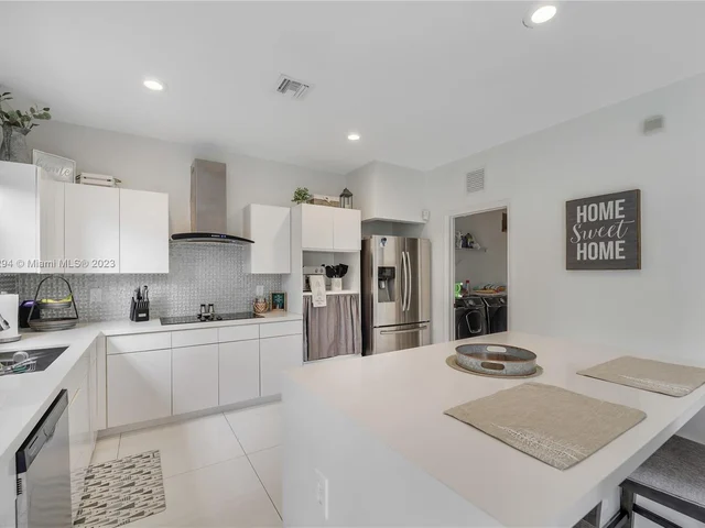 2944 NE 2nd Dr, Homestead FL 33033