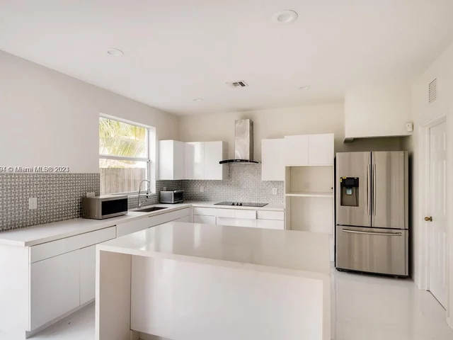 2944 NE 2nd Dr, Homestead FL 33033