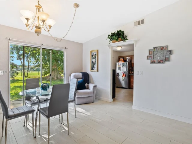 7786 Ridgewood Dr, Lake Worth FL 33467