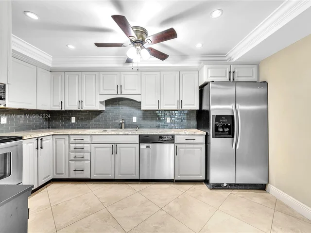 3090 N Course Dr # 106, Pompano Beach FL 33069