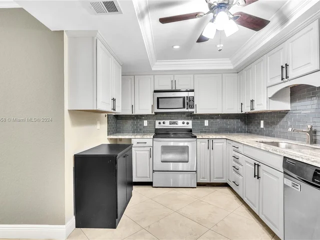 3090 N Course Dr # 106, Pompano Beach FL 33069