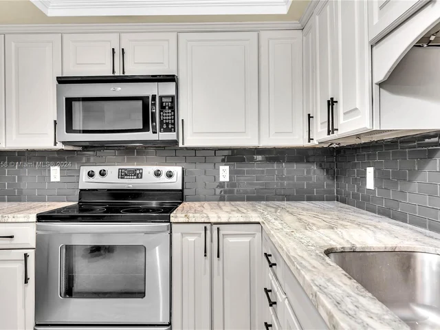 3090 N Course Dr # 106, Pompano Beach FL 33069