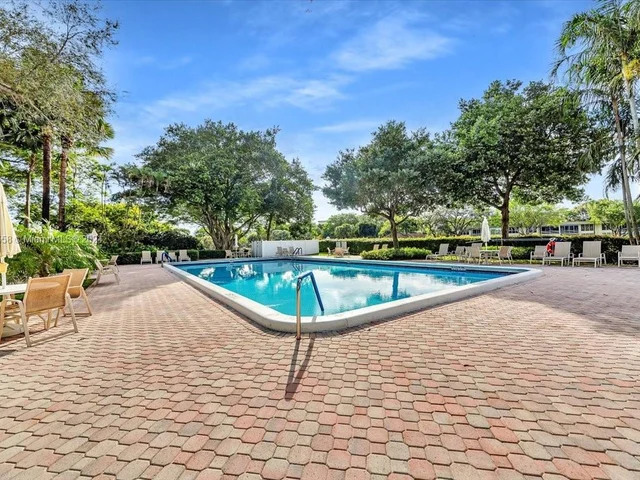 3090 N Course Dr # 106, Pompano Beach FL 33069