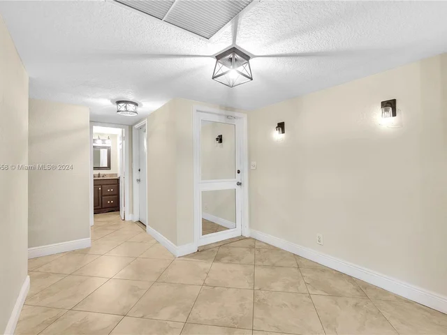 3090 N Course Dr # 106, Pompano Beach FL 33069