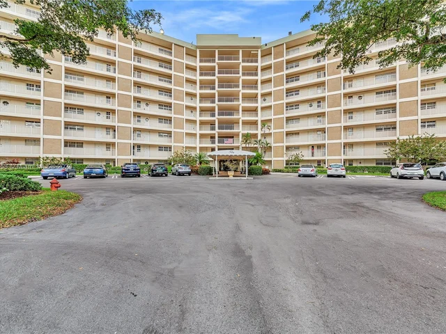 3090 N Course Dr # 106, Pompano Beach FL 33069