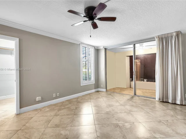 3090 N Course Dr # 106, Pompano Beach FL 33069