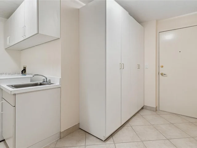 10101 Collins Ave # 20B, Bal Harbour FL 33154