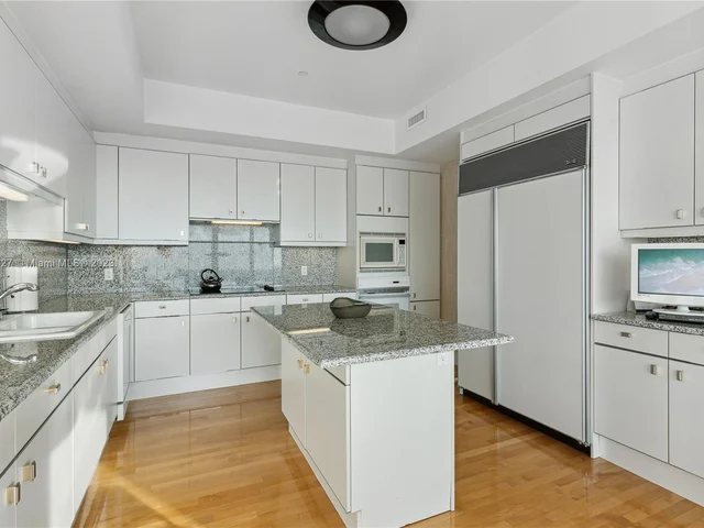 10101 Collins Ave # 20B, Bal Harbour FL 33154