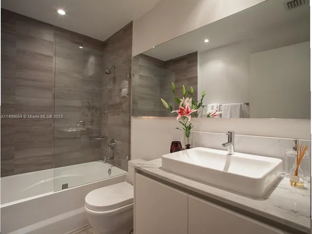 303 NE 20th Ter # 105, Miami FL 33137