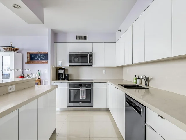 5757 Collins Ave # 605, Miami Beach FL 33140