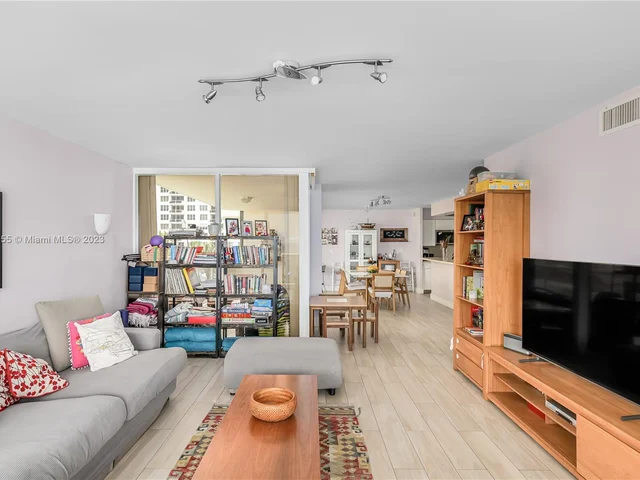 5757 Collins Ave # 605, Miami Beach FL 33140