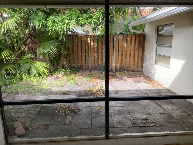 816 NE 214th Ln # 2, Miami FL 33179