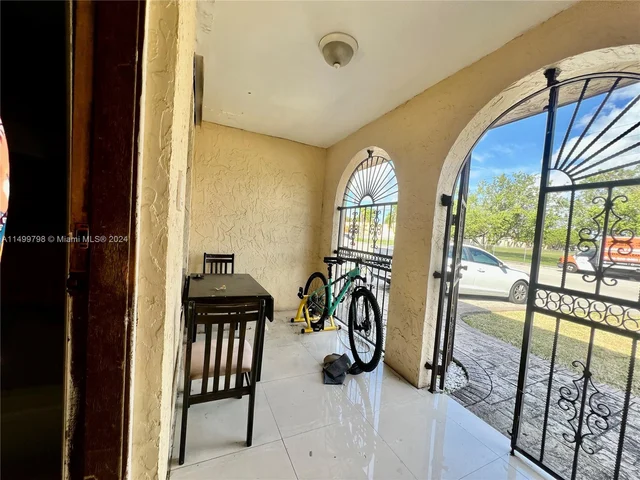 11880 SW 2nd St, Miami FL 33184