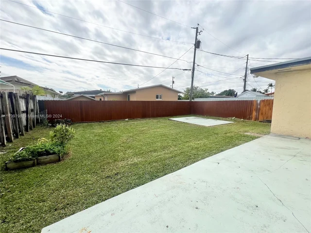 11880 SW 2nd St, Miami FL 33184