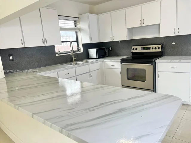 11880 SW 2nd St, Miami FL 33184