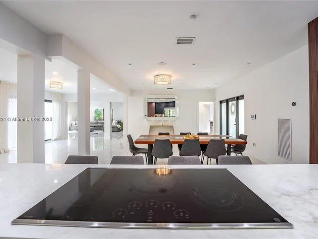 7601 Coquina Dr, North Bay Village FL 33141