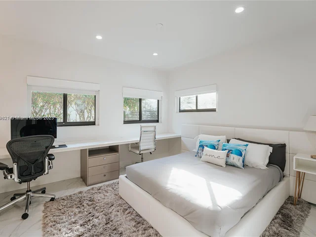 7601 Coquina Dr, North Bay Village FL 33141