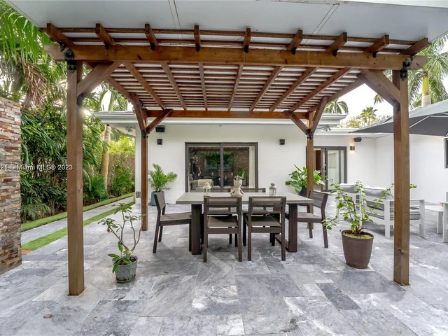 7601 Coquina Dr, North Bay Village FL 33141