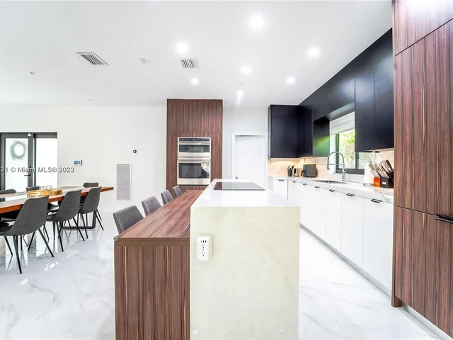 7601 Coquina Dr, North Bay Village FL 33141