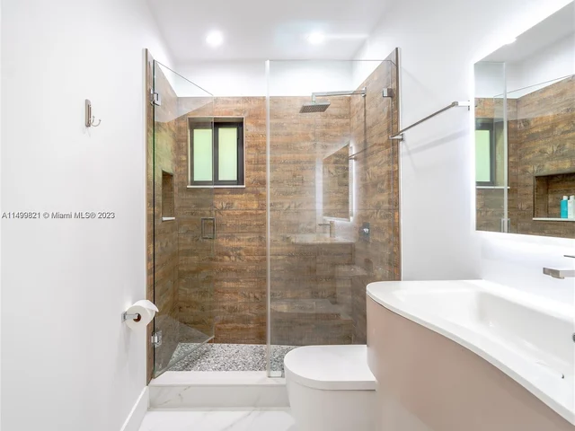 7601 Coquina Dr, North Bay Village FL 33141