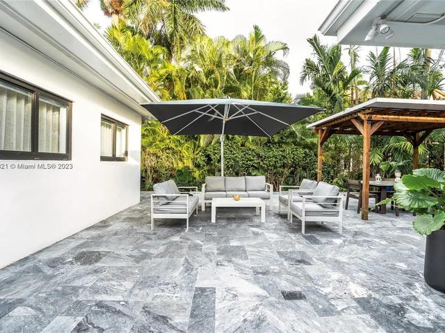 7601 Coquina Dr, North Bay Village FL 33141