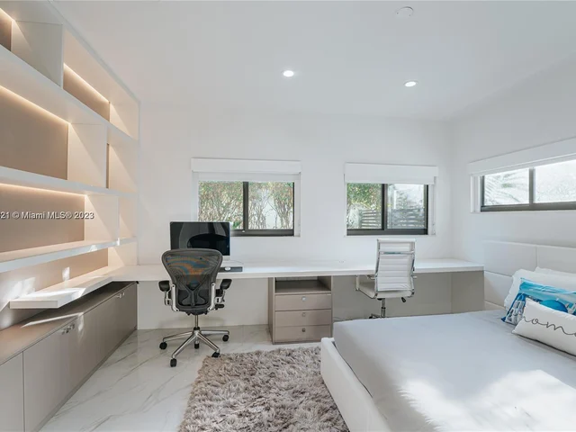 7601 Coquina Dr, North Bay Village FL 33141