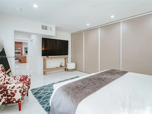 7601 Coquina Dr, North Bay Village FL 33141